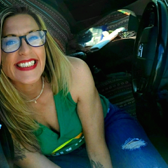 Meet your Posher, Lashandra - Picture 1 of 2